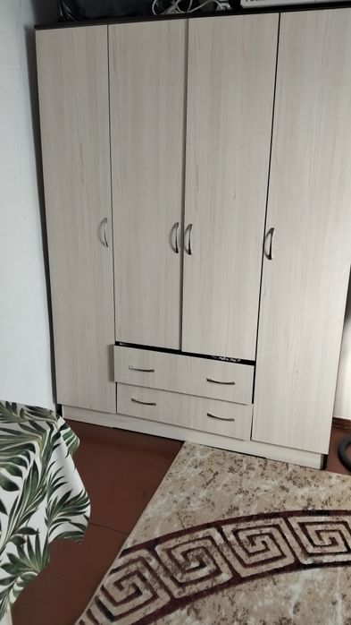 Шкаф продам  недорого ,көшуіме байланысты