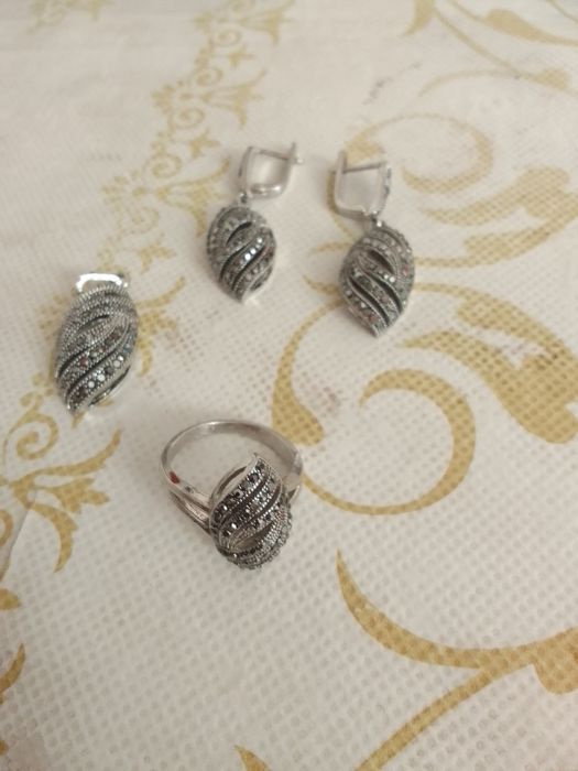 Срочно продам кулон,кольцо и серьги