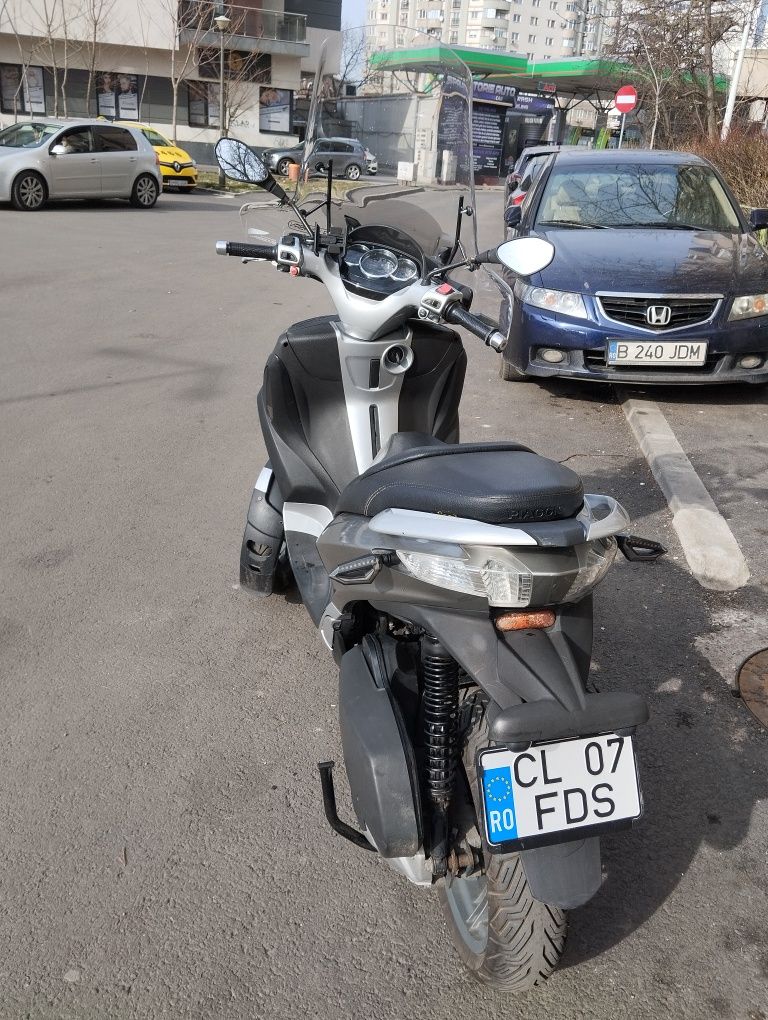 Vand Yourban Piaggio mp3 300 cm anul2012 se conduce cu B ul.