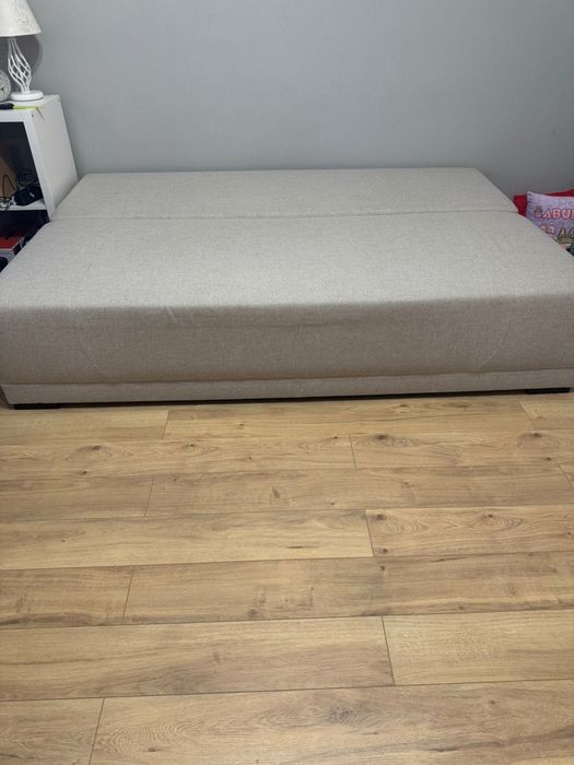 Разтегателен диван с място за багаж закупен от IKEA