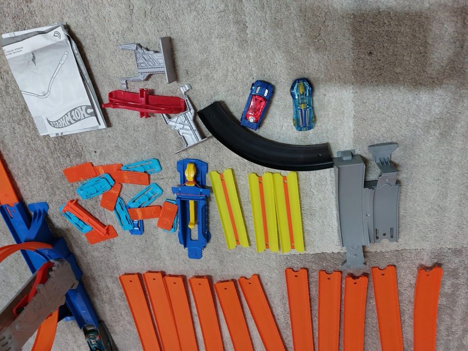 Lansator si piese Hot Wheels