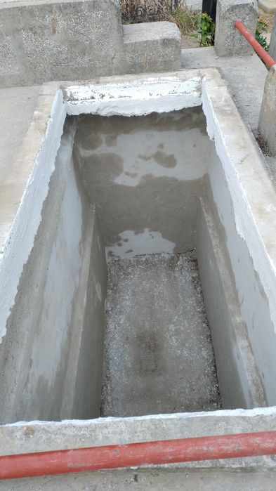 Loc de veci cimitirul Ungureni