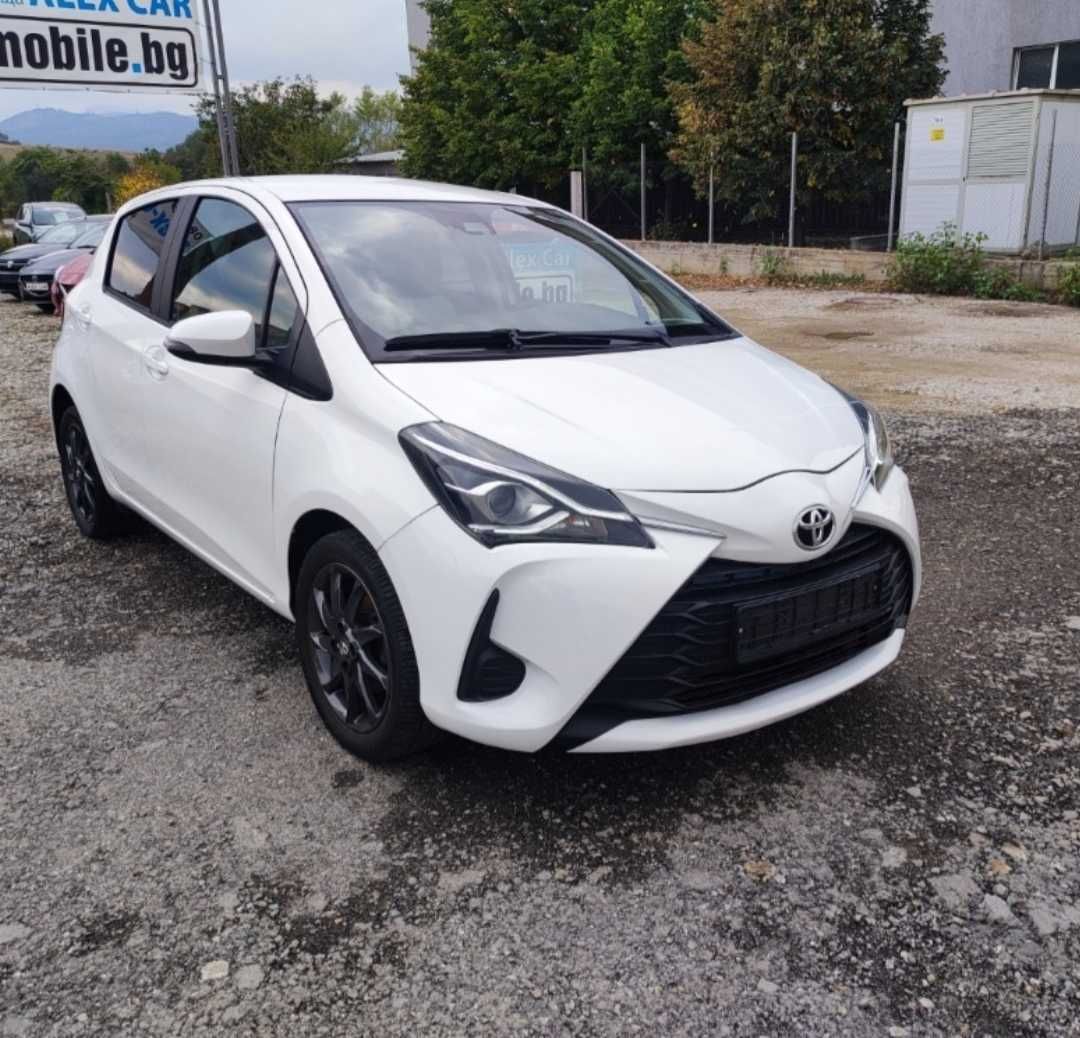 Десен R Фaр за Тойота Ярис /Toyota Yaris 2018--2020 LED  Оригинален