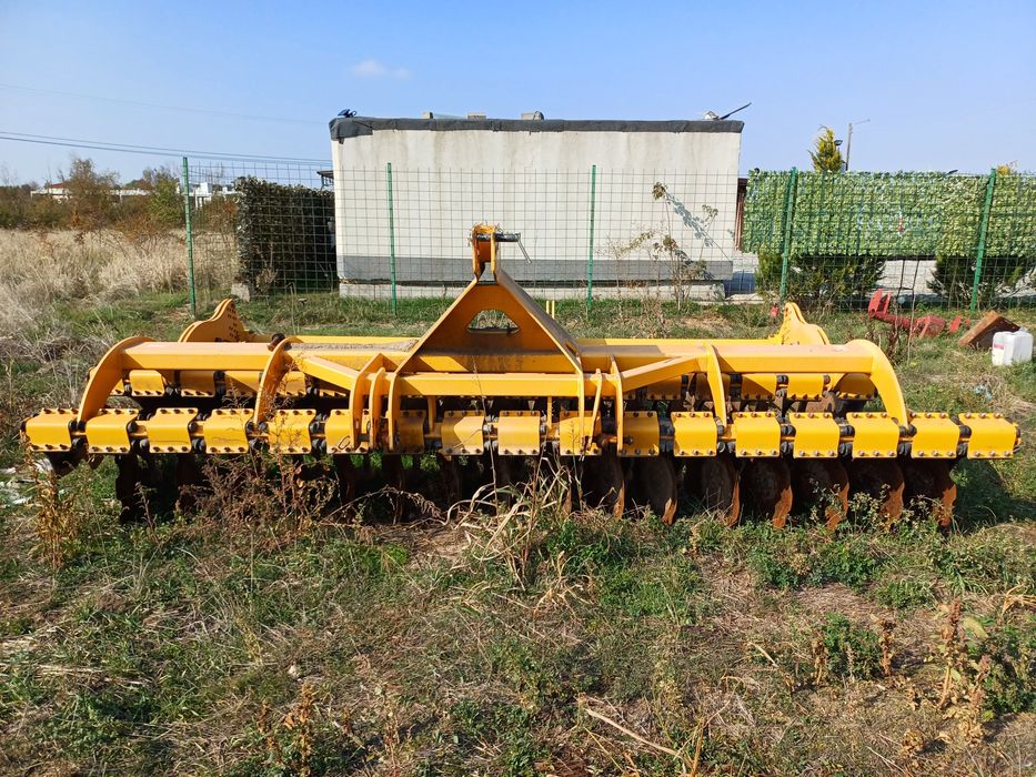 Plug Ovlac în stare impecabila, gata de brazdă