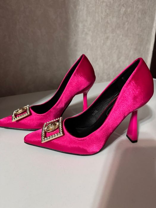 Продам туфли фуксия цвет