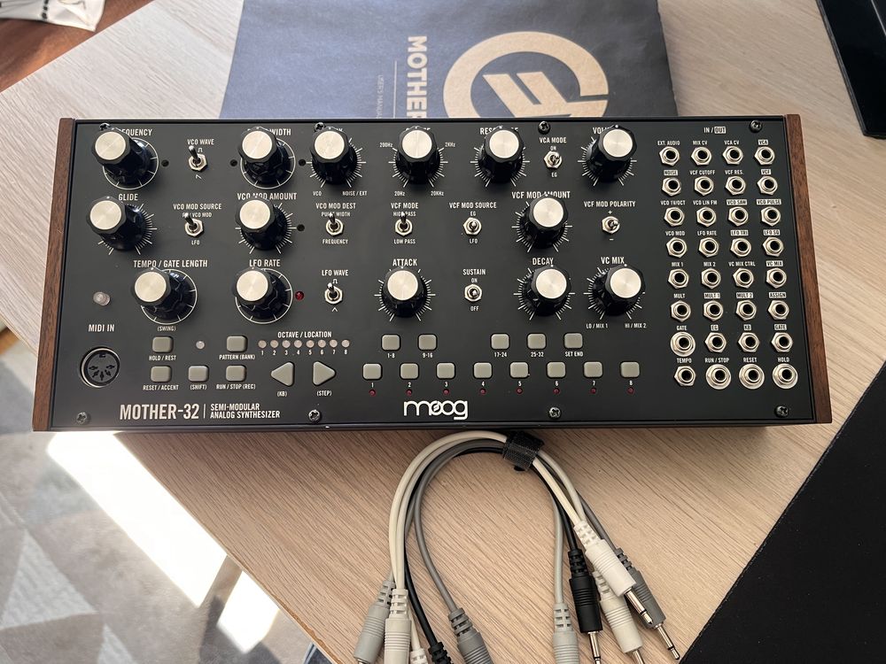 Moog Mother 32 sintetizator