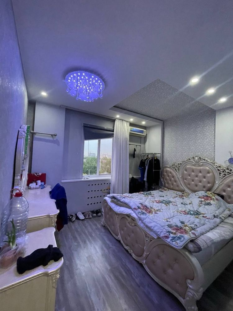 Oybek 4 xonalik kvartira 4/7/9. Evro remont 100m2 balkon 2/6