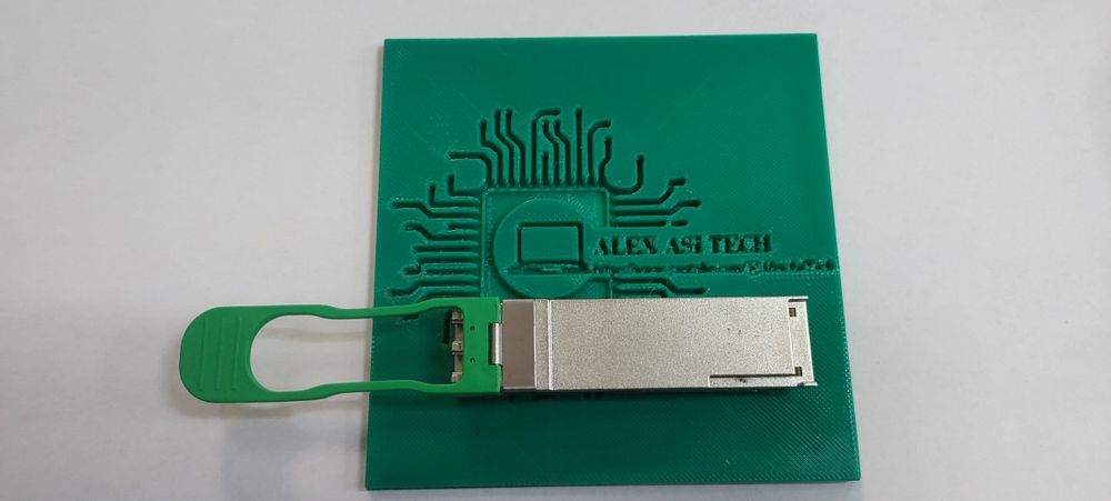 Modul Optic QSFP28 100G Cwdm4 2Km SMF AOI AQPLBCQ4EDMA0877