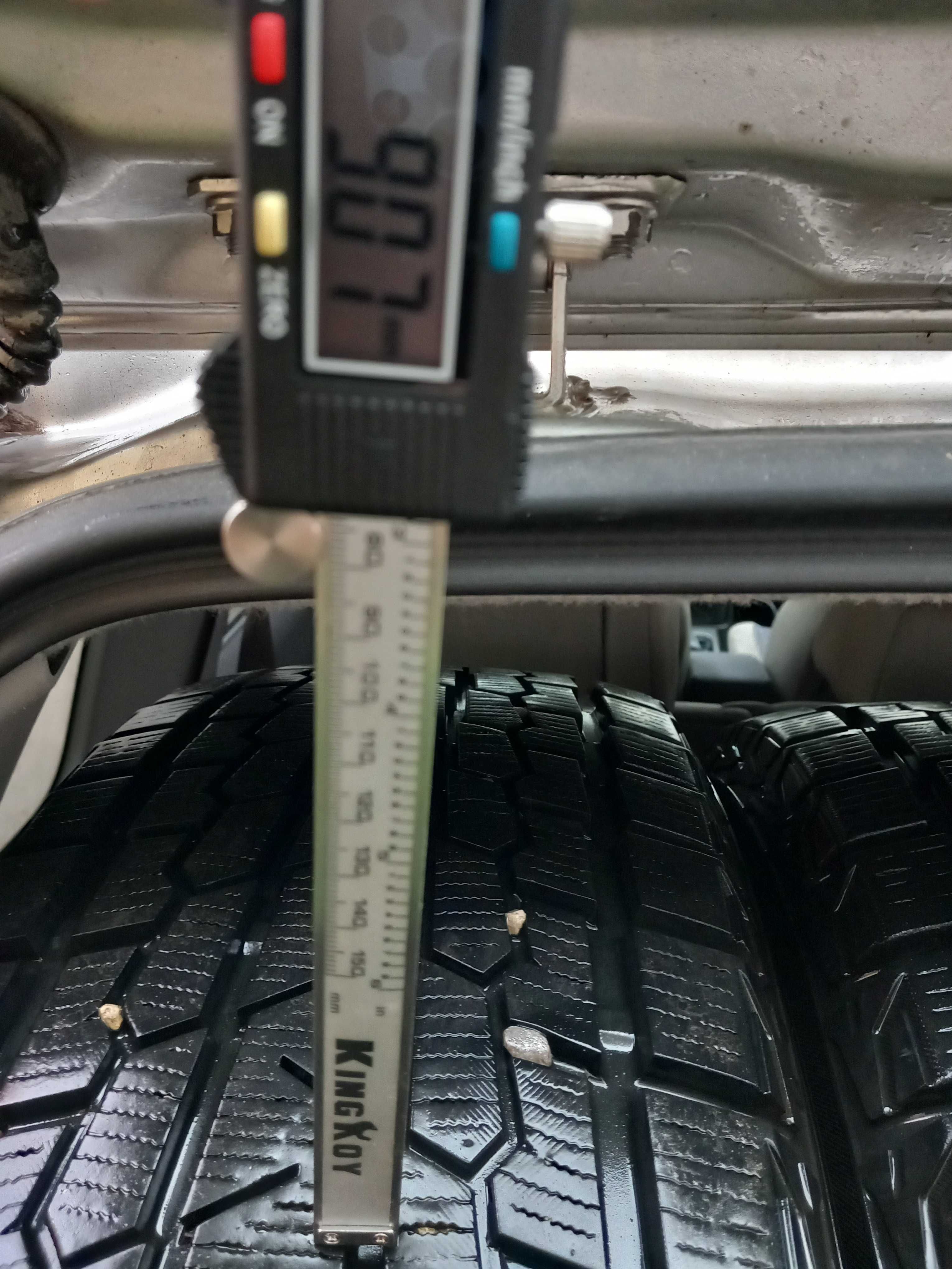 245 / 60 18  Yokohama Ice Guard G075