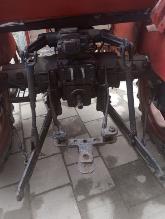 Vând tractor cărări 23