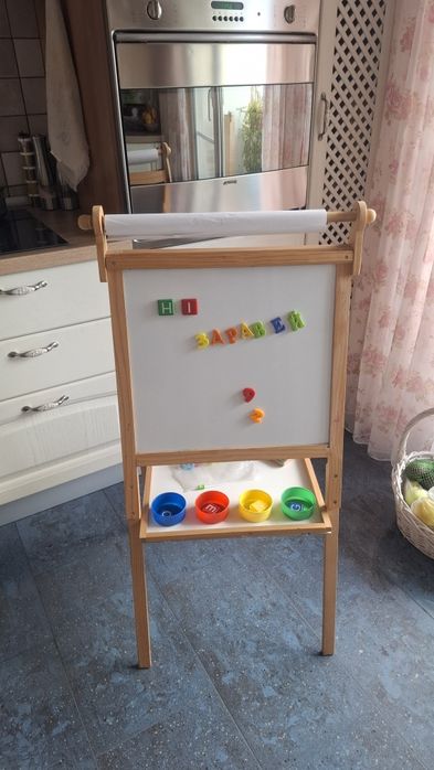 Светещ глобус, статив и кожен стол с амортисьор