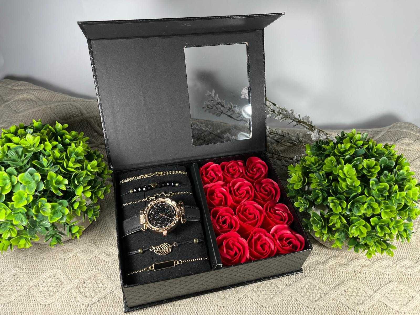 Кутия със комплект аксесоари и 12 вечни рози / Подарък за 8 ми март