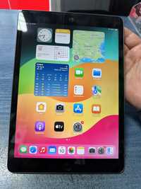 Таблет Apple A2270 - iPad 8 th generation 2020, 32gb отличен