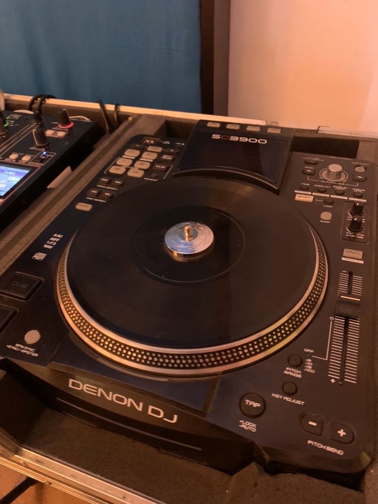 Vand Set 2 Denon SC3900. Detin si mixerul Denon X1700 1000€