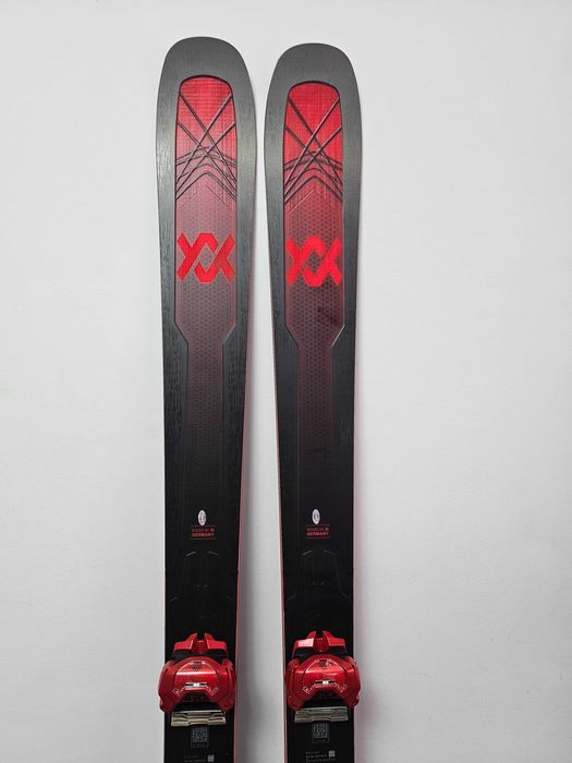 Schiuri FREERIDE Volkl Mantra M7 2024-25 cu legaturi Tyrolia Attack 14