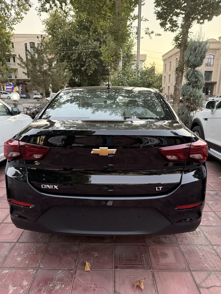 Onix qora 2025, 3LT