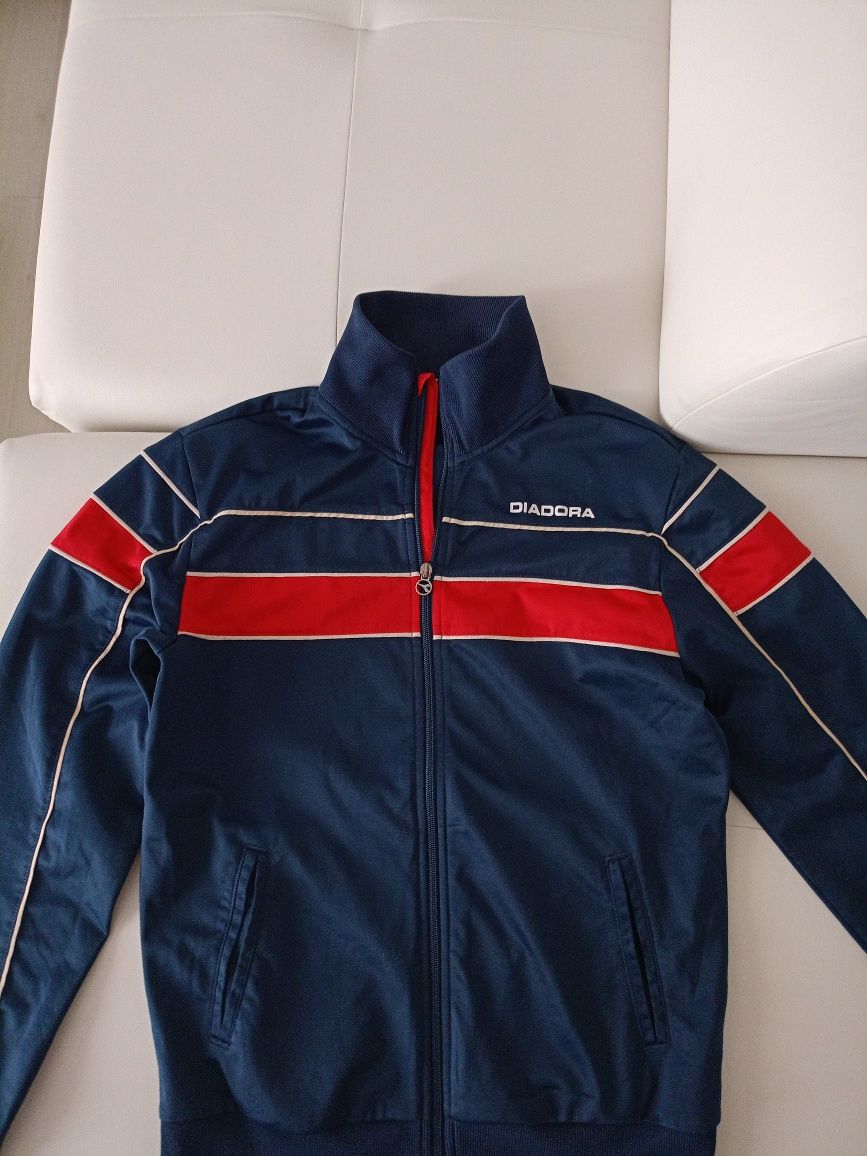Vând bluza sport Diadora,nou , produs de calitate superioara.