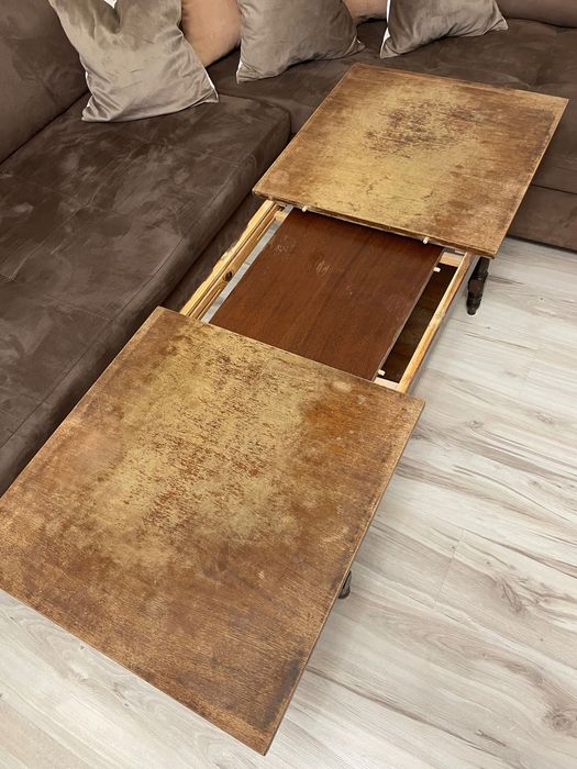 Холна маса, с дълъг стаж на употреба, но в много добро общо състояние