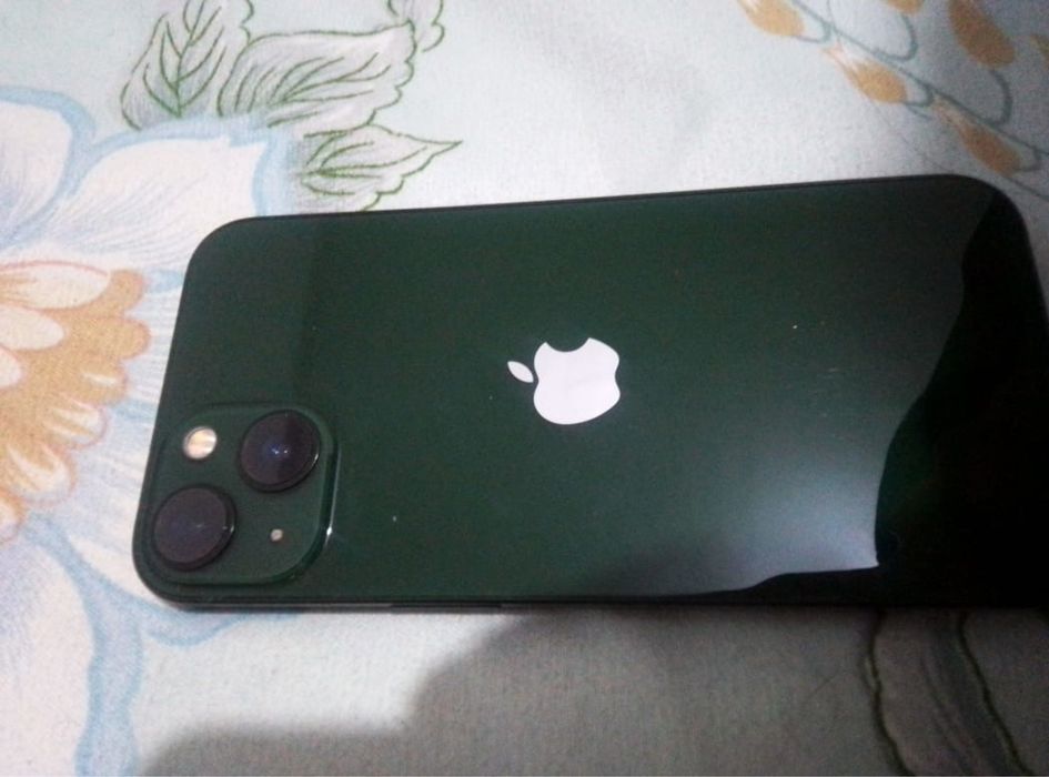 Продам Айфон 13.