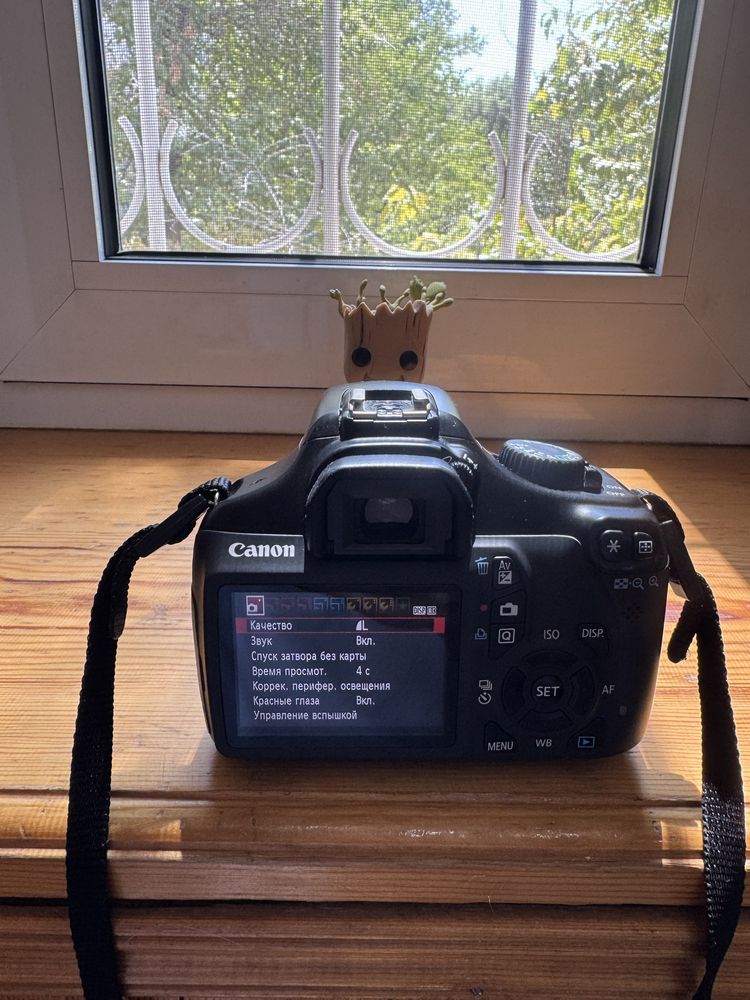 Продаю свой фотоаппарат Canon EOS 1100D