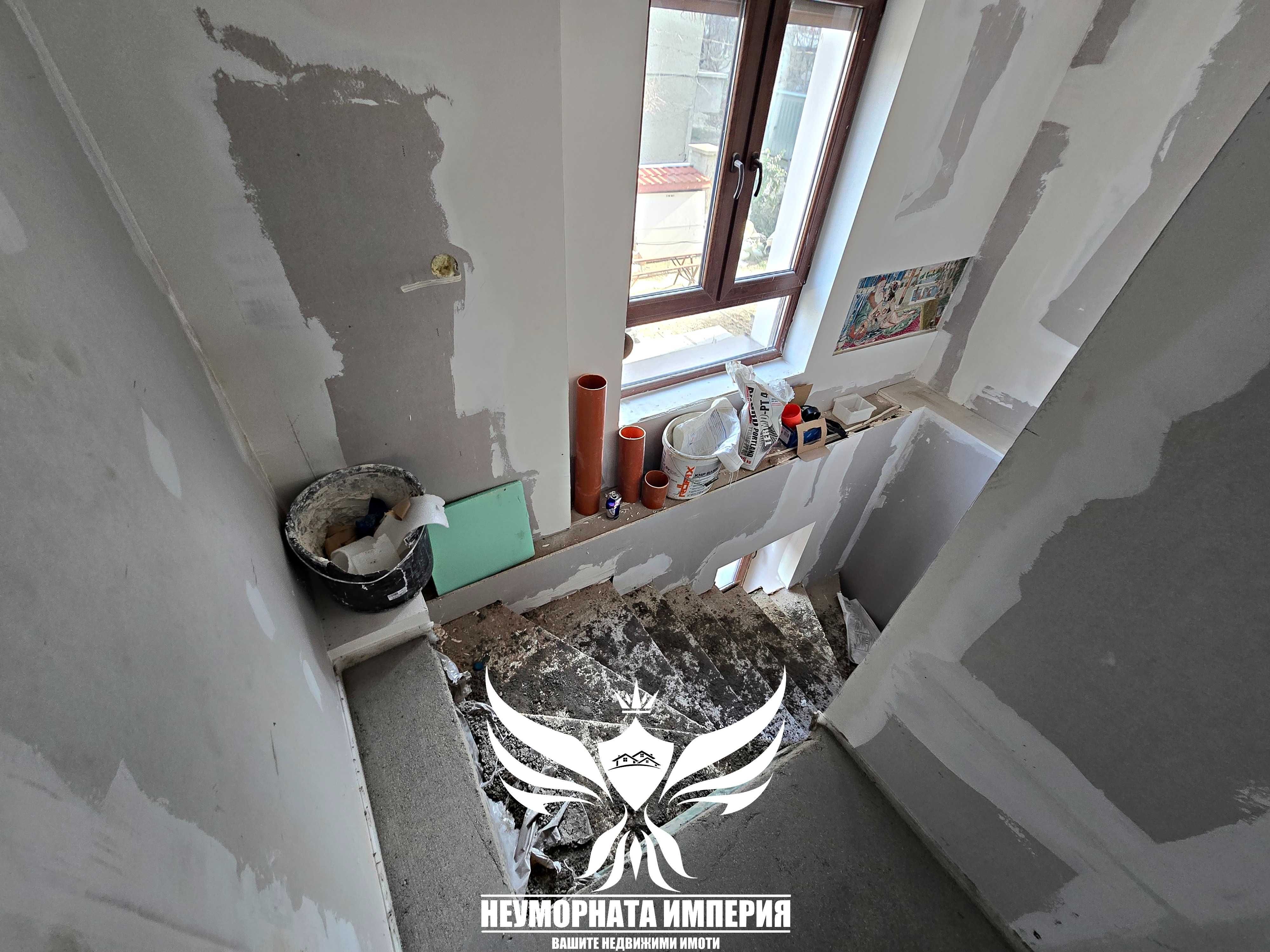 Продавам обновена двуетажна къща 124РЗП в гр.Асеновград, зад болницата