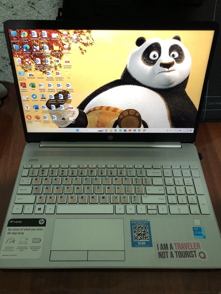 Notebook core i 3 ssd 256, батарею держит 4,5 часов, отпечатка есть.