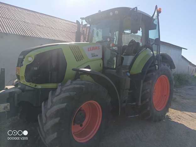 Tractor CLAAS Axion 810