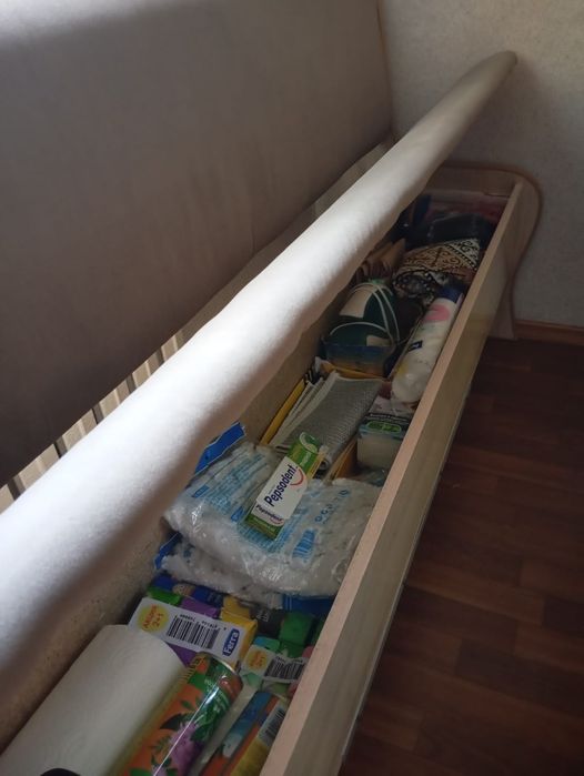 Продаётся кухонный диван с 4 табуретками