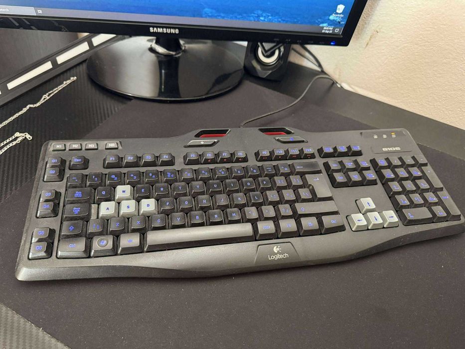 Vand/Schimb Set-up Gaming cu monitor/tastatura/casti/sistem audio