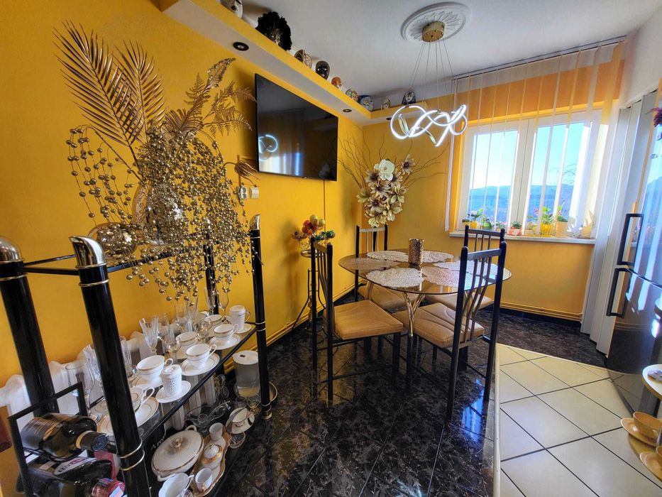 , Vand apartament 2 camere,    2 balcoane, pret negociabil