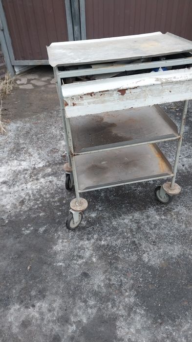 Тележка на колёсах  передвижная для инструментов