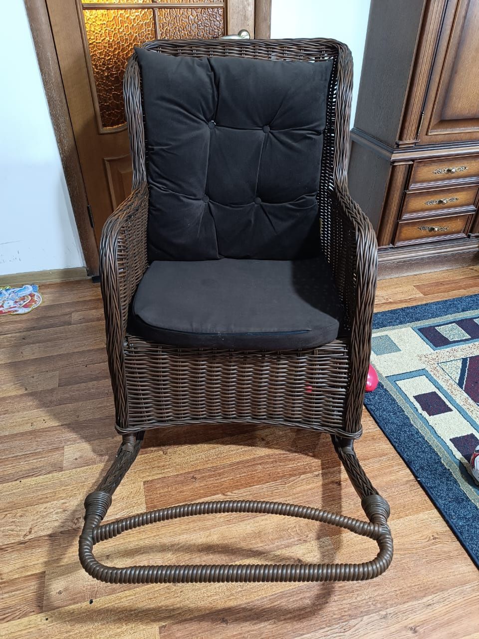Кресло качалка из  ротанга