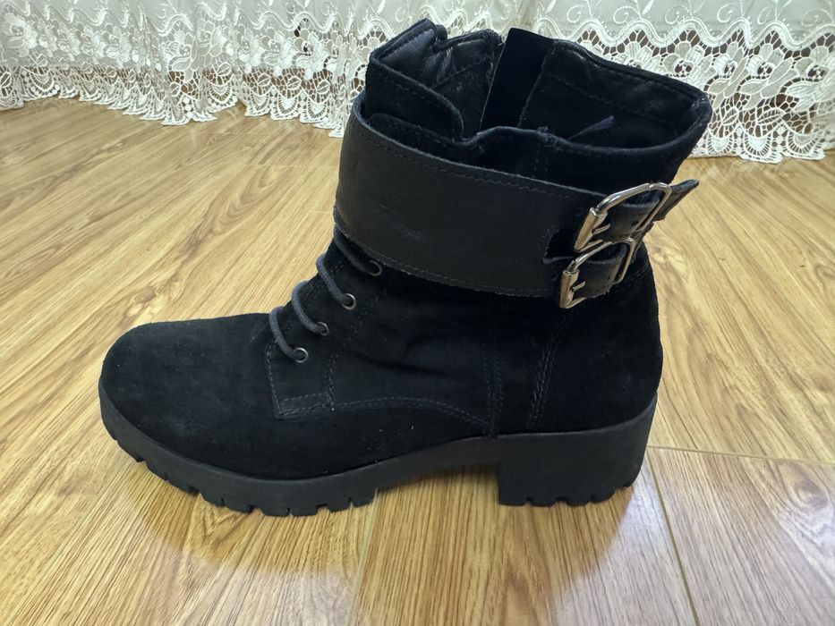 Vand ghete piele intoarsa marimea   38