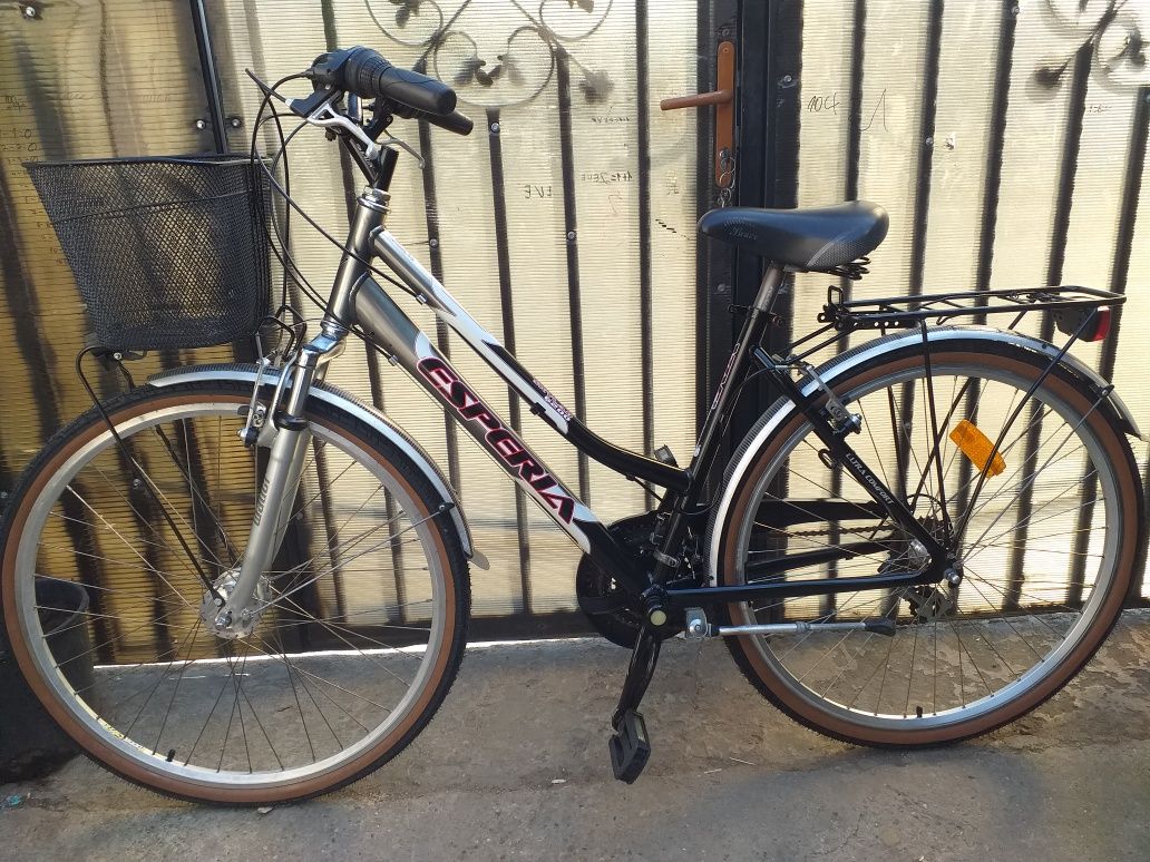 Bicicleta ESPERIA roți pe 28 cu 21de viteze din aluminiu cu dinam față