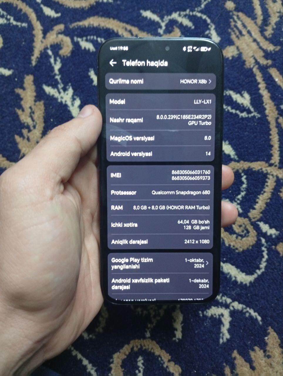 Xonorx8b 8\128 kafolat bor 3oylik telefon. Holati ideal.