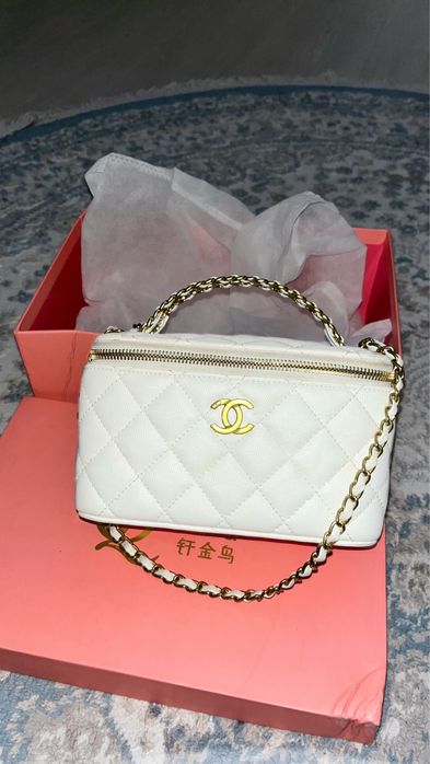 Сумочка шанель.