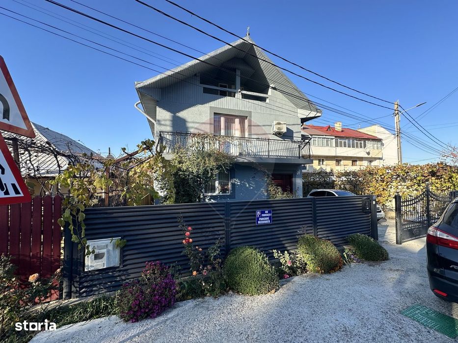 Casă / Vilă de vânzare P+M în Magura