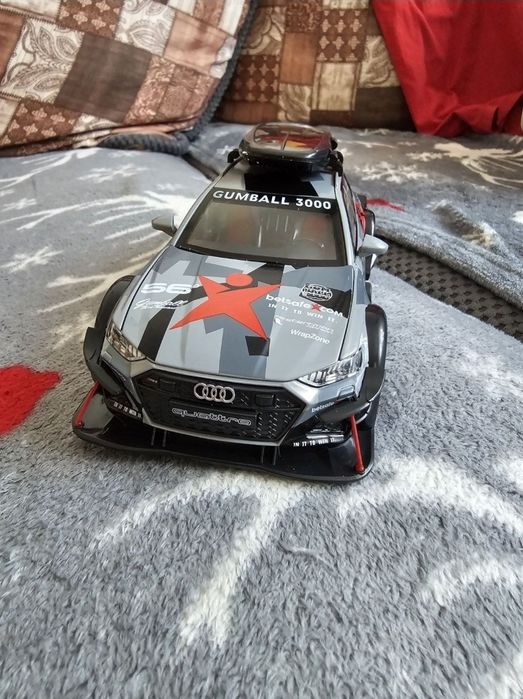 Macheta metalica Audi rs6 marime 1:24 noua