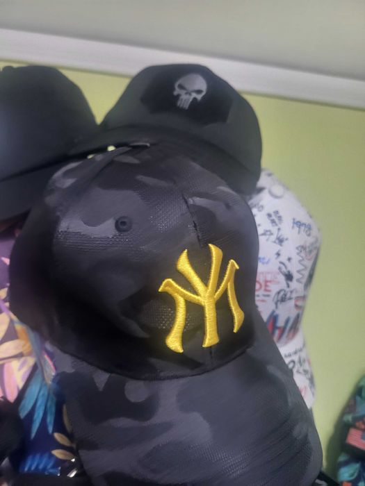 Стилни шапки с надписи