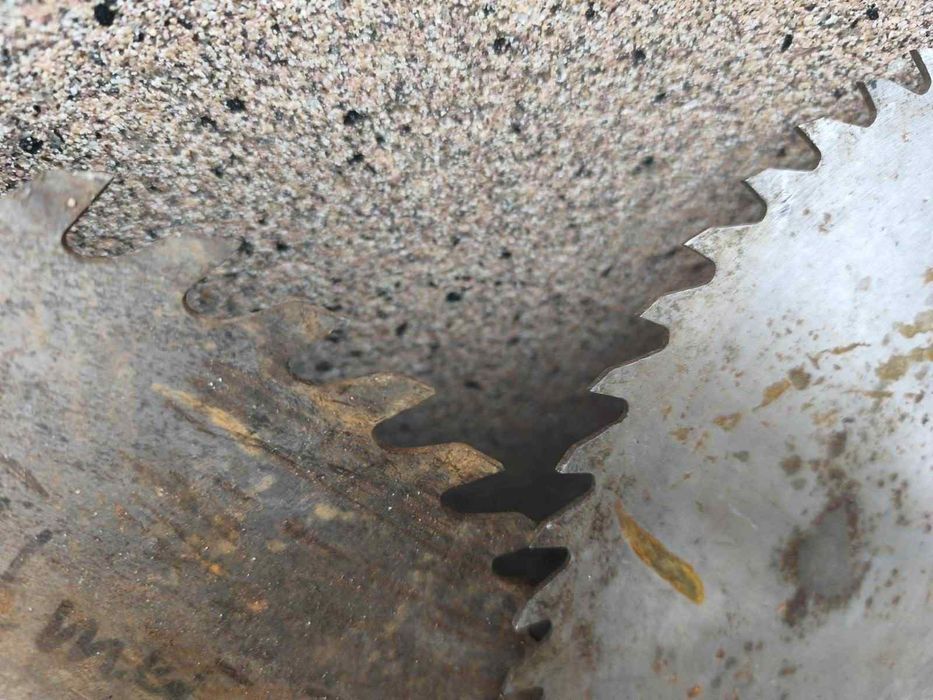 Дискове за циркуляр 300мм-2бр и 250мм