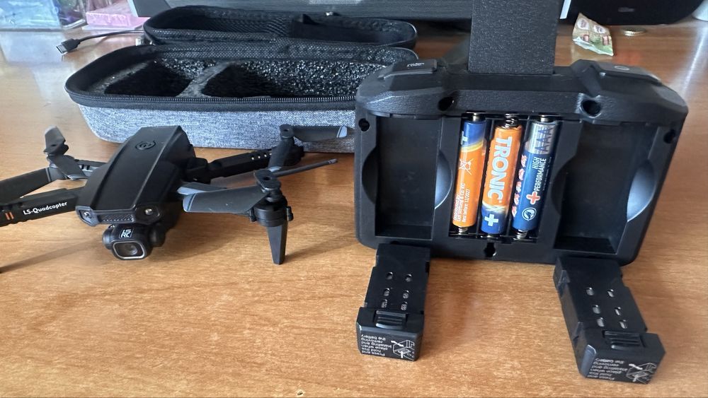 Mini drona pliabila cu  set de 3 acumulatori