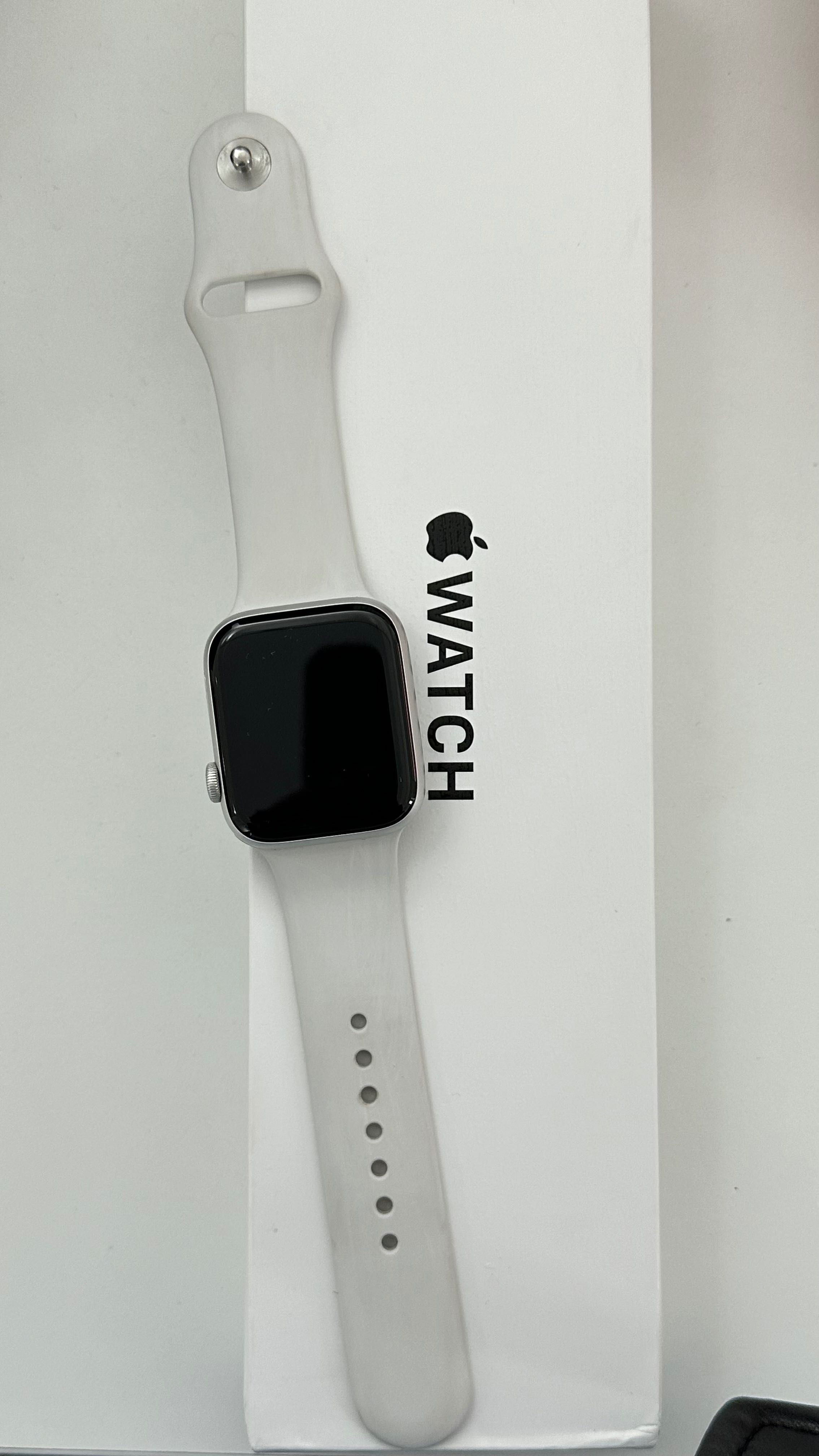 Продам Apple Watch SE