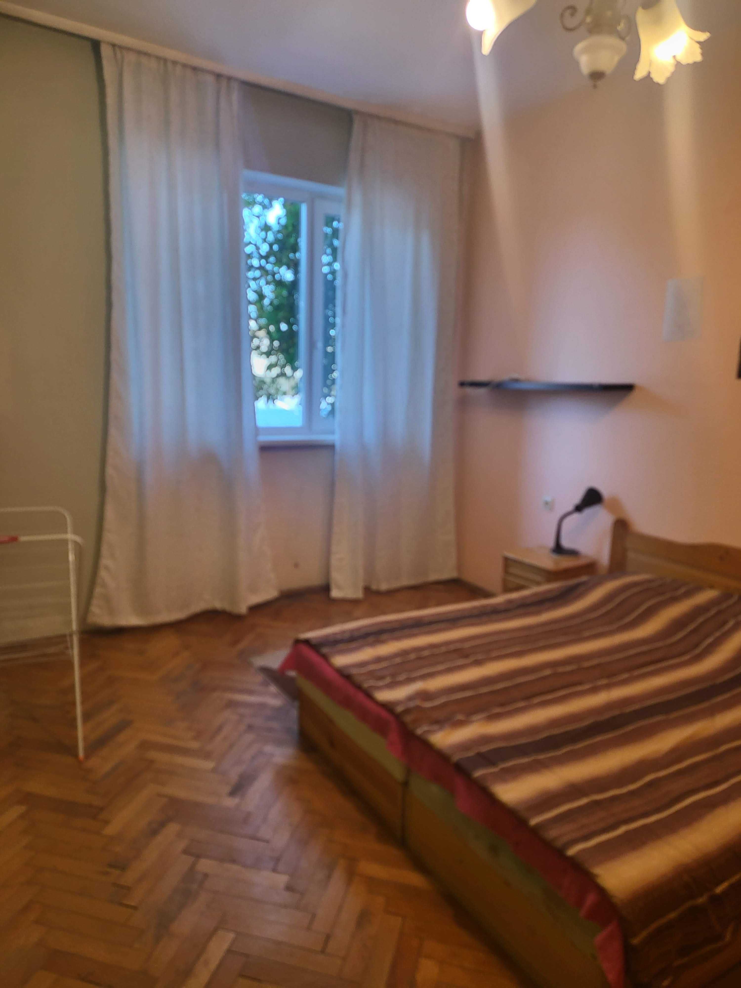Продавам 2стаен тухлен в центъра в близост до метростанция