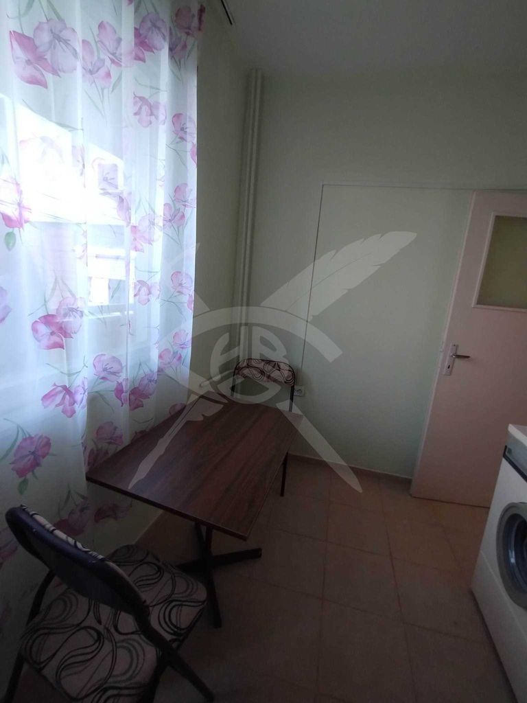 Дава се под наем Тристаен апартамент в Варна, Зимно кино Тракия - 70 кв.м за 325 € - Снимка #1