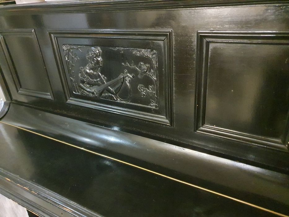 Pianina de colectie Robert Westphal