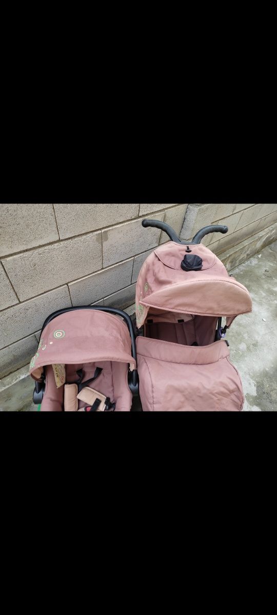 Продавам детска количка  със столче към нея