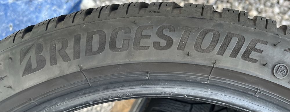 2бр 245/40/19 на 5,7мм с 23дот