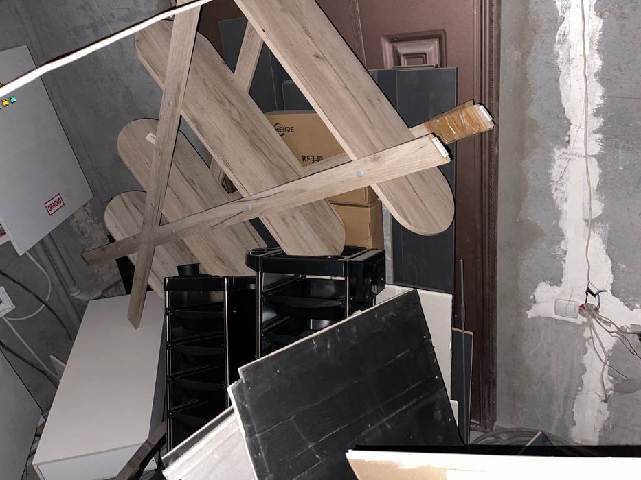 Продается мебель тумбочки кресло