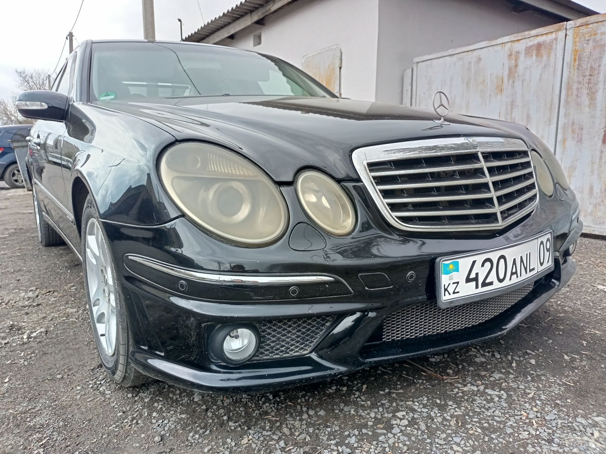 Автомобиль Mercedes