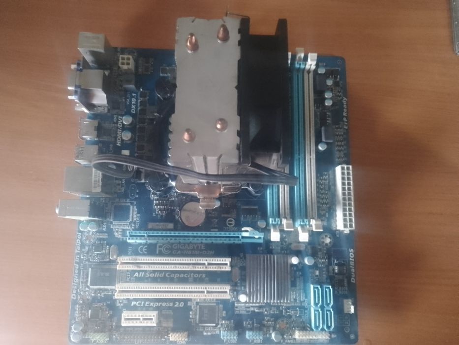 Продам материнскую плату гигабайт 1155 сокет